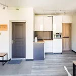 Park Apartment *